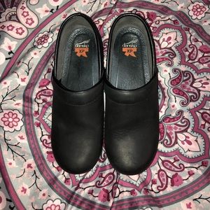🖤Black DANSKO XP clogs🖤